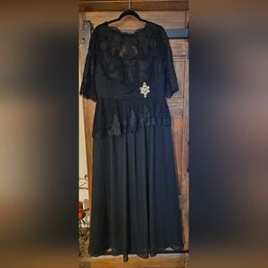 Elegant Black Lace Evening Dress